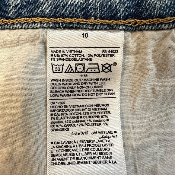Old Navy Women's Denim Shorts, Size 10 - Picture 3 of 4